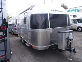 2018 Airstream Flying Cloud Bunk 19’