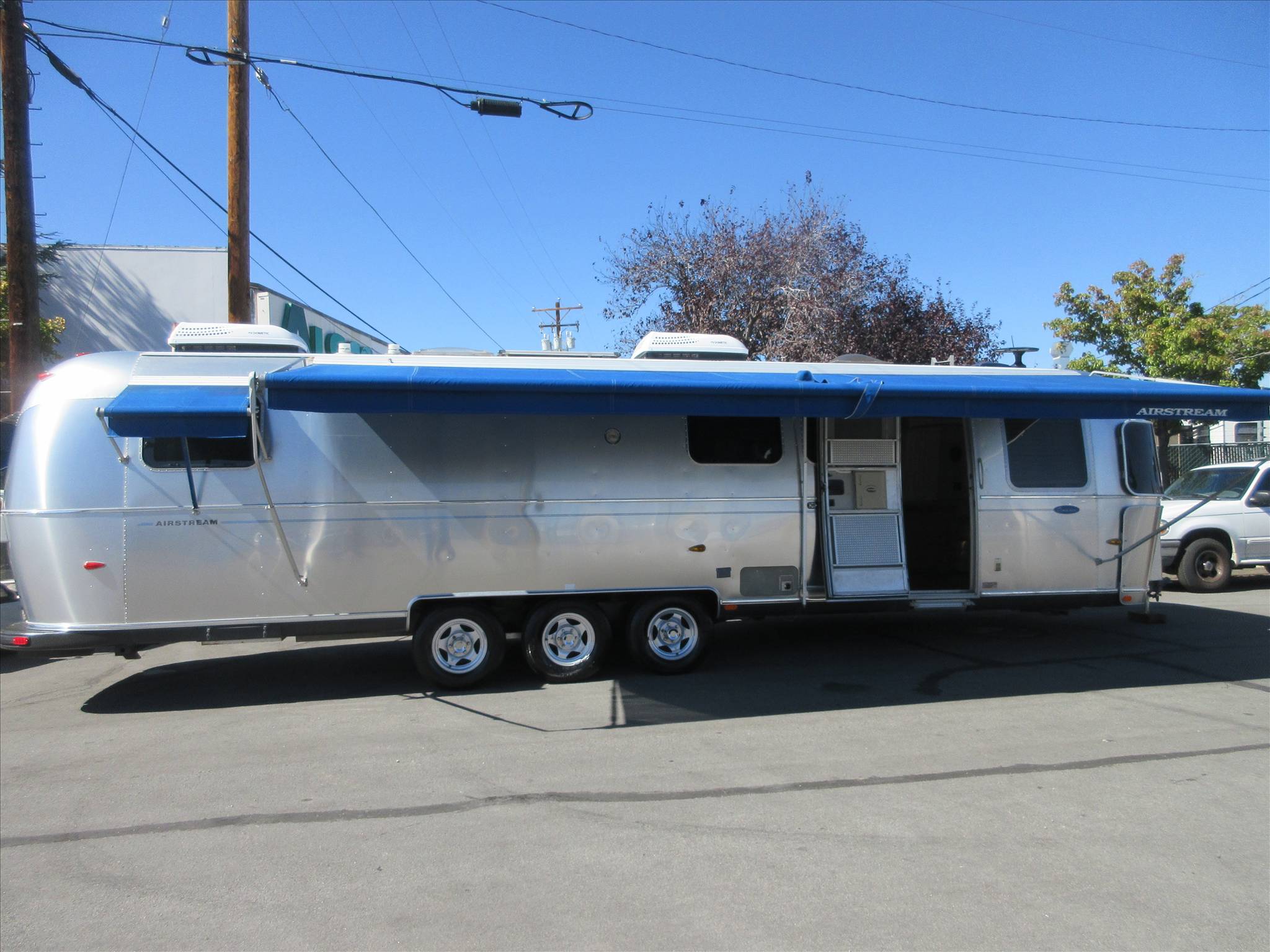 2005 Airstream Classic 34’